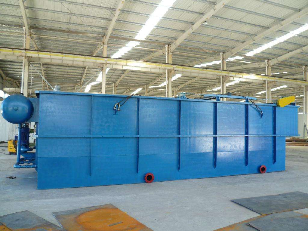 選擇生活污水處理設(shè)備需要注意些什么呢?